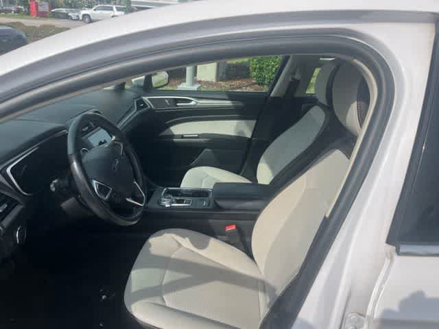 Used 2019 Ford Fusion SE w/ Equipment Group 151A FWD image 10