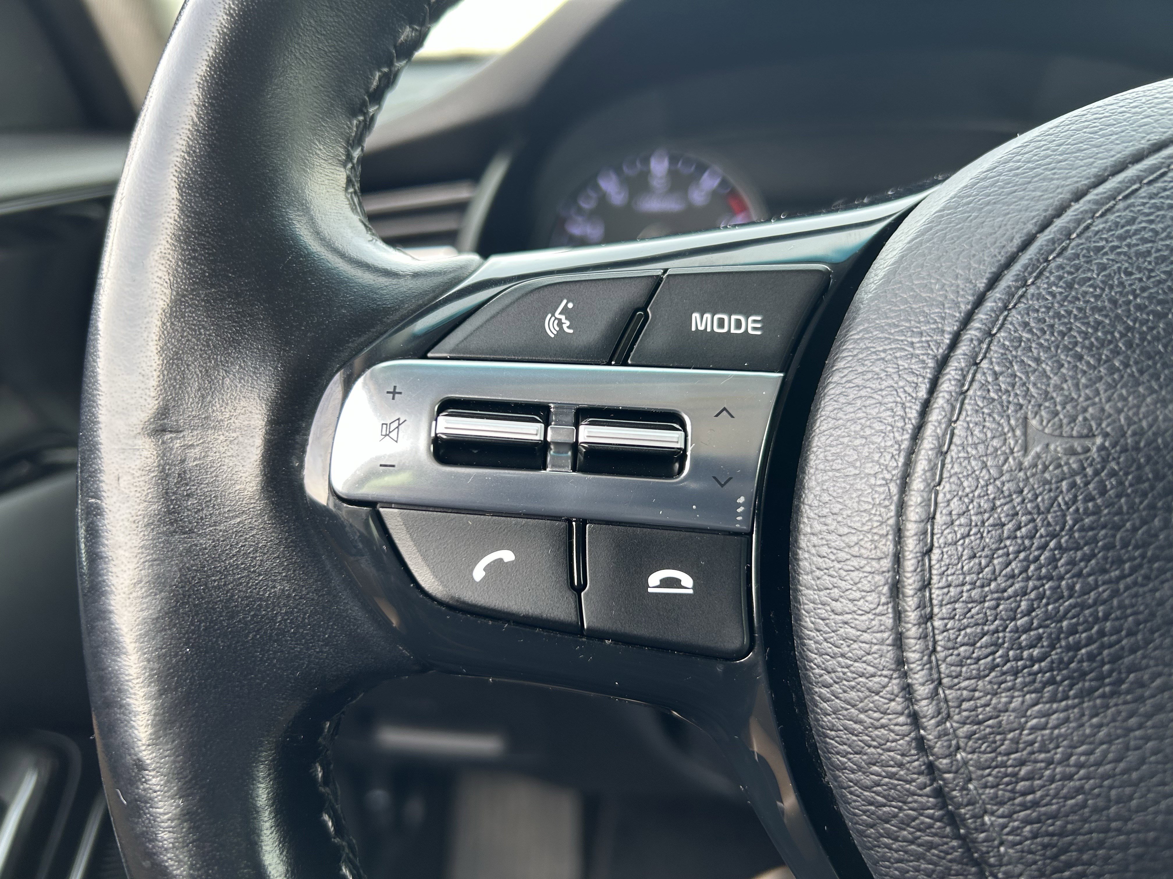 Used 2020 Kia Cadenza Limited image 19