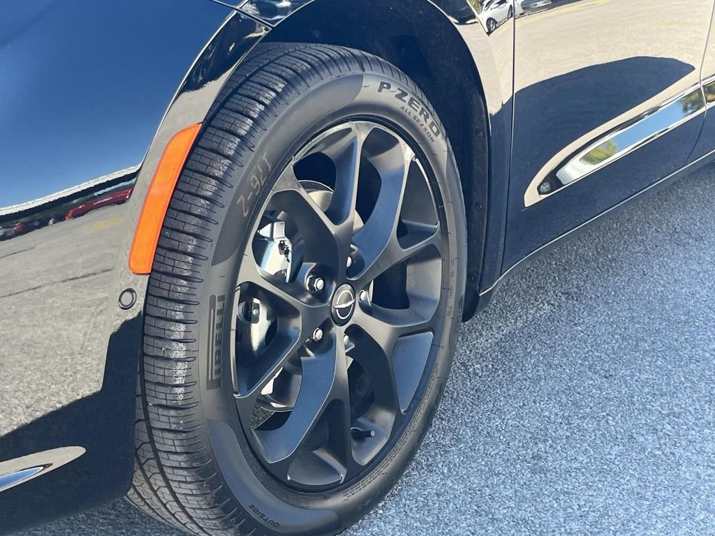 New 2026 Chrysler Pacifica Select w/ S Appearance Package image 9