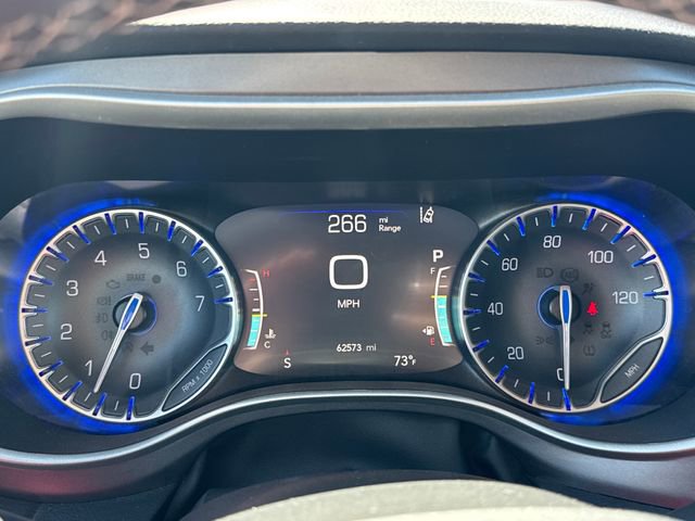 Used 2023 Chrysler Pacifica Touring-L image 15