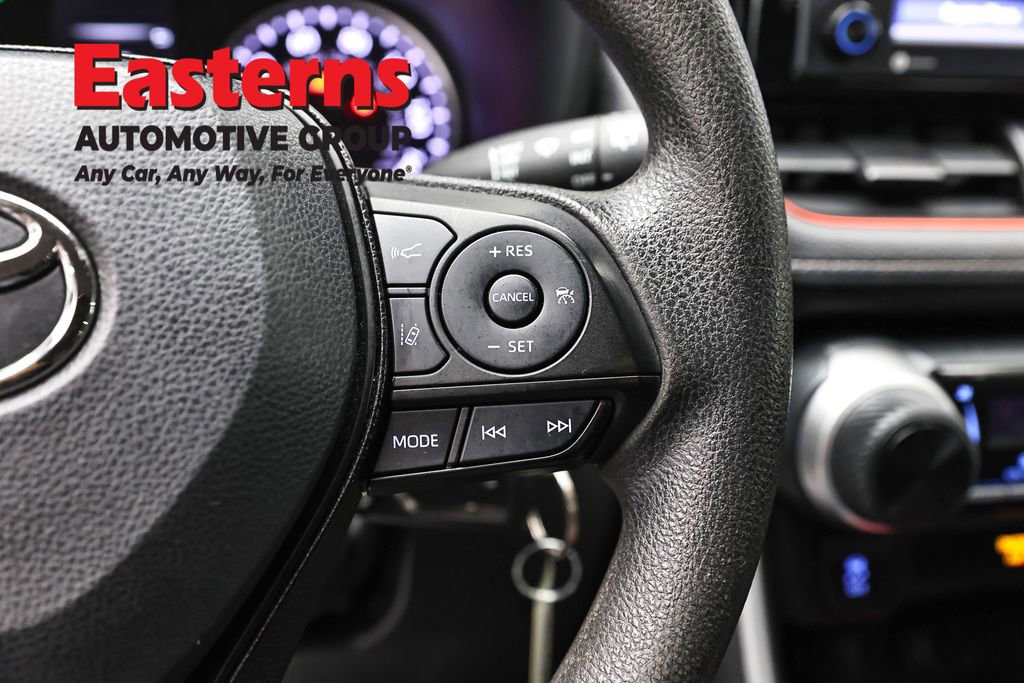 Used 2021 Toyota RAV4 LE image 16