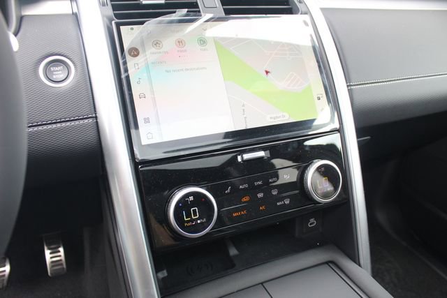 New 2025 Land Rover Discovery Dynamic SE image 16