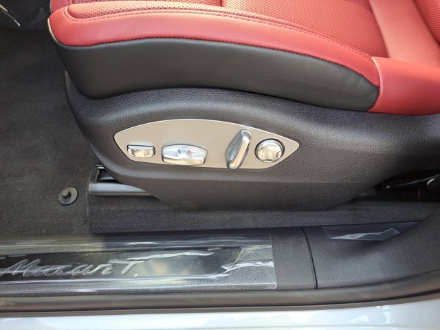 New 2026 Porsche Macan Turbo image 24