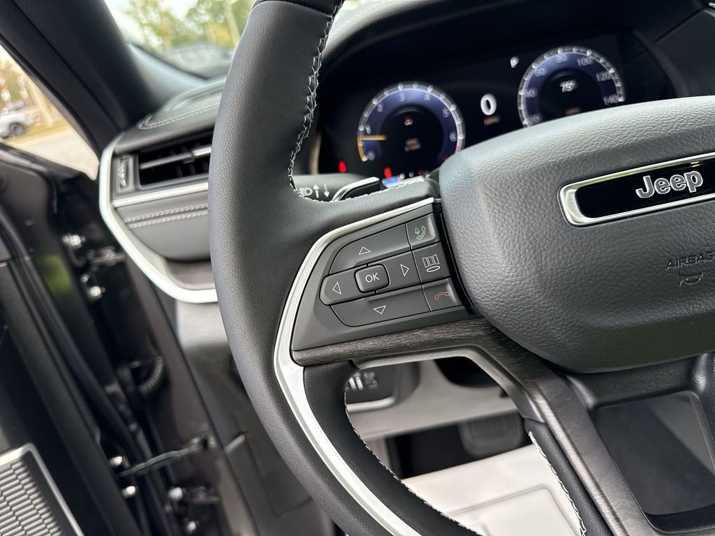 New 2025 Jeep Grand Cherokee L Limited w/ Black Appearance Package image 14
