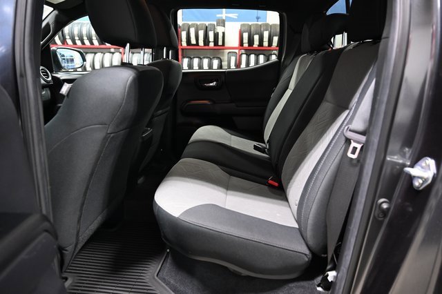 Used 2022 Toyota Tacoma TRD Off-Road image 12