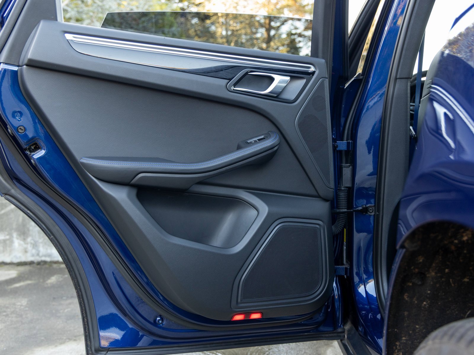 Certified 2024 Porsche Macan image 37