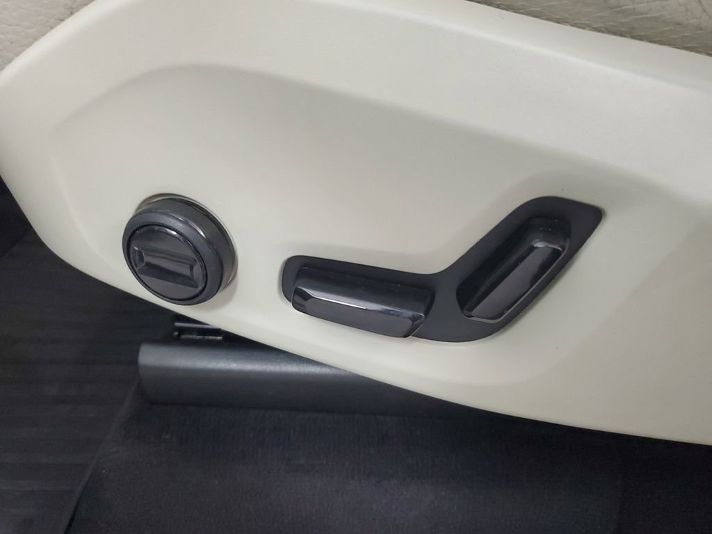 Used 2022 Volvo XC90 T5 Momentum w/ Climate Package FWD image 24