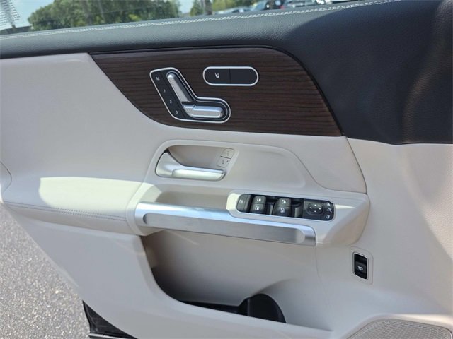 New 2025 Mercedes-Benz GLB 250 image 12
