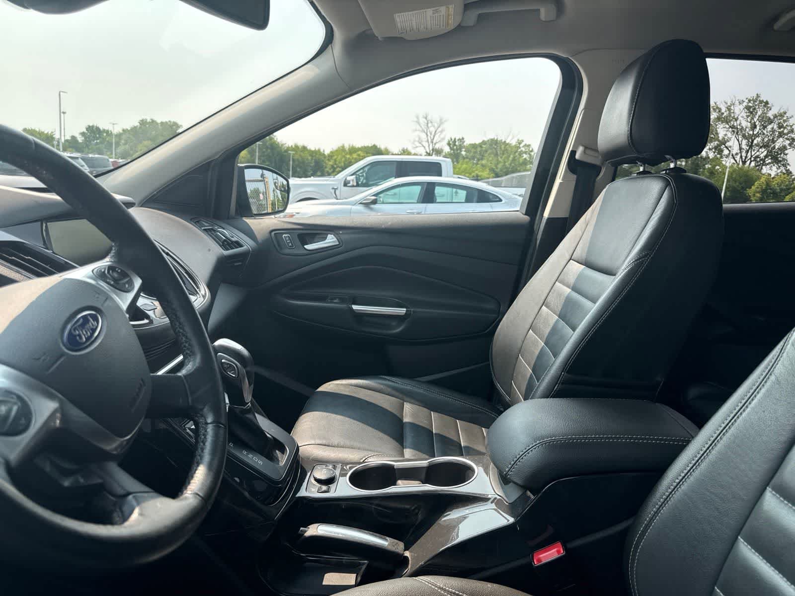 Used 2015 Ford Escape Titanium FWD image 31