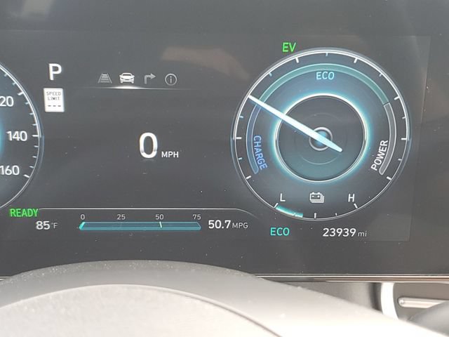 Used 2025 Hyundai Elantra Limited FWD image 25
