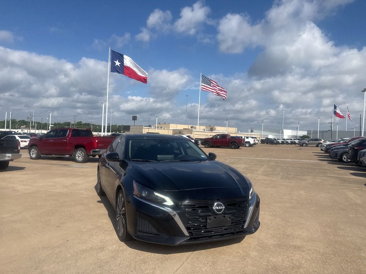 Used 2023 Nissan Altima 2.5 SL FWD image 2