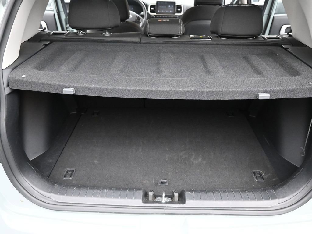 Used 2025 Hyundai Venue SEL image 13