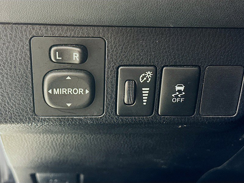 Used 2015 Toyota RAV4 LE FWD image 18