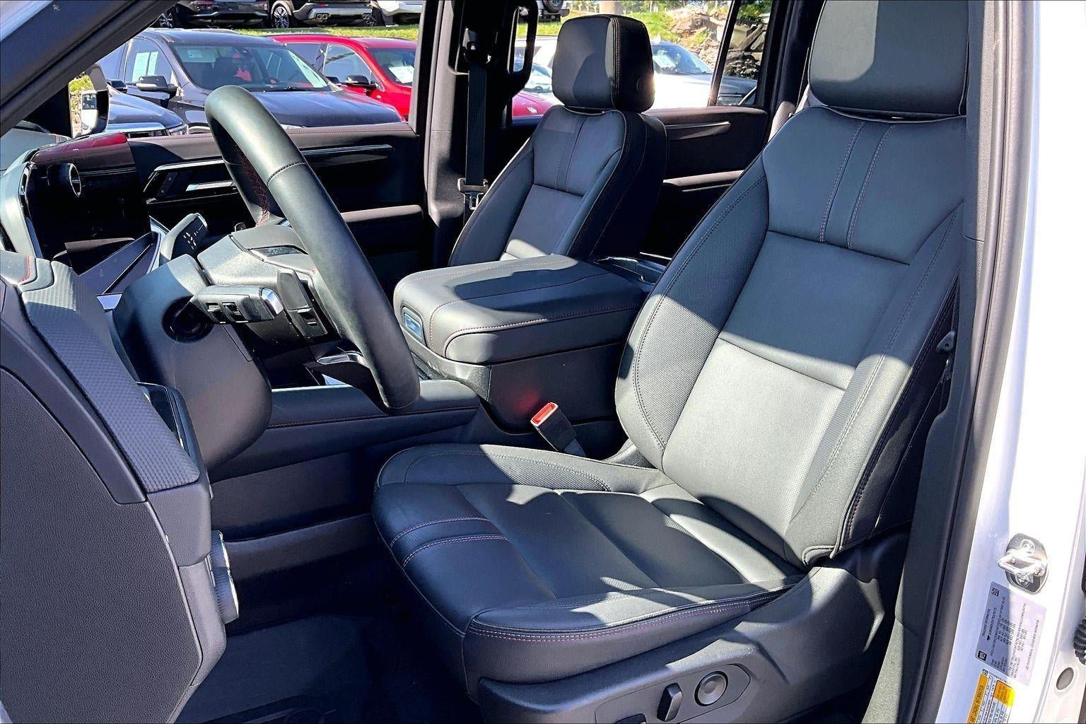 Used 2026 Chevrolet Suburban RST w/ RST Capability Package AWD/4WD image 22