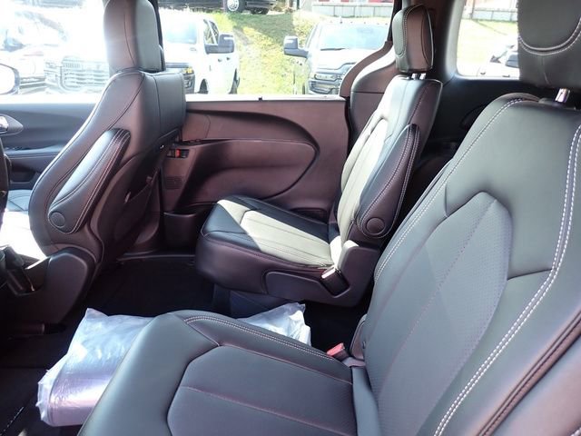 New 2026 Chrysler Pacifica Select AWD/4WD image 13