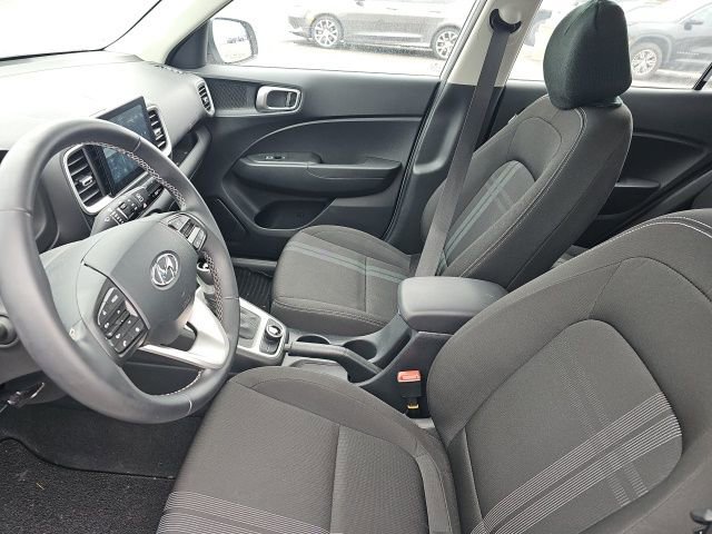 Used 2023 Hyundai Venue SEL image 15