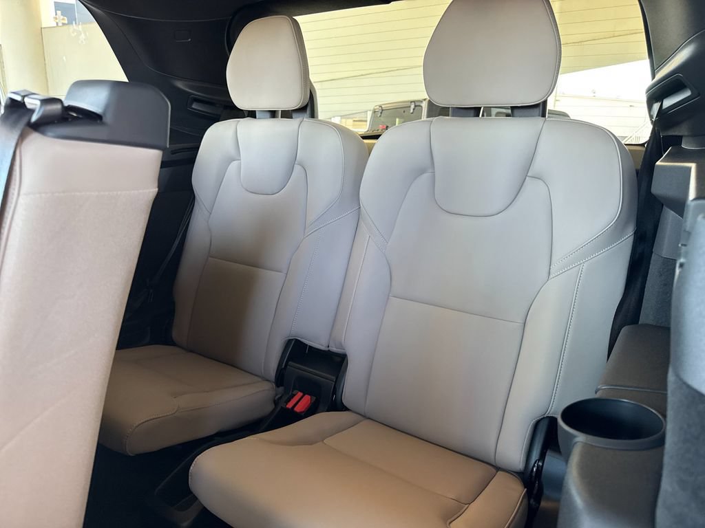 New 2026 Volvo XC90 B6 Plus w/ Protection Package Premier AWD/4WD image 14