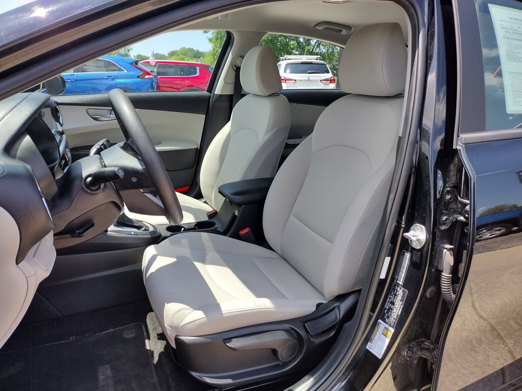Used 2023 Kia Forte LXS FWD image 2