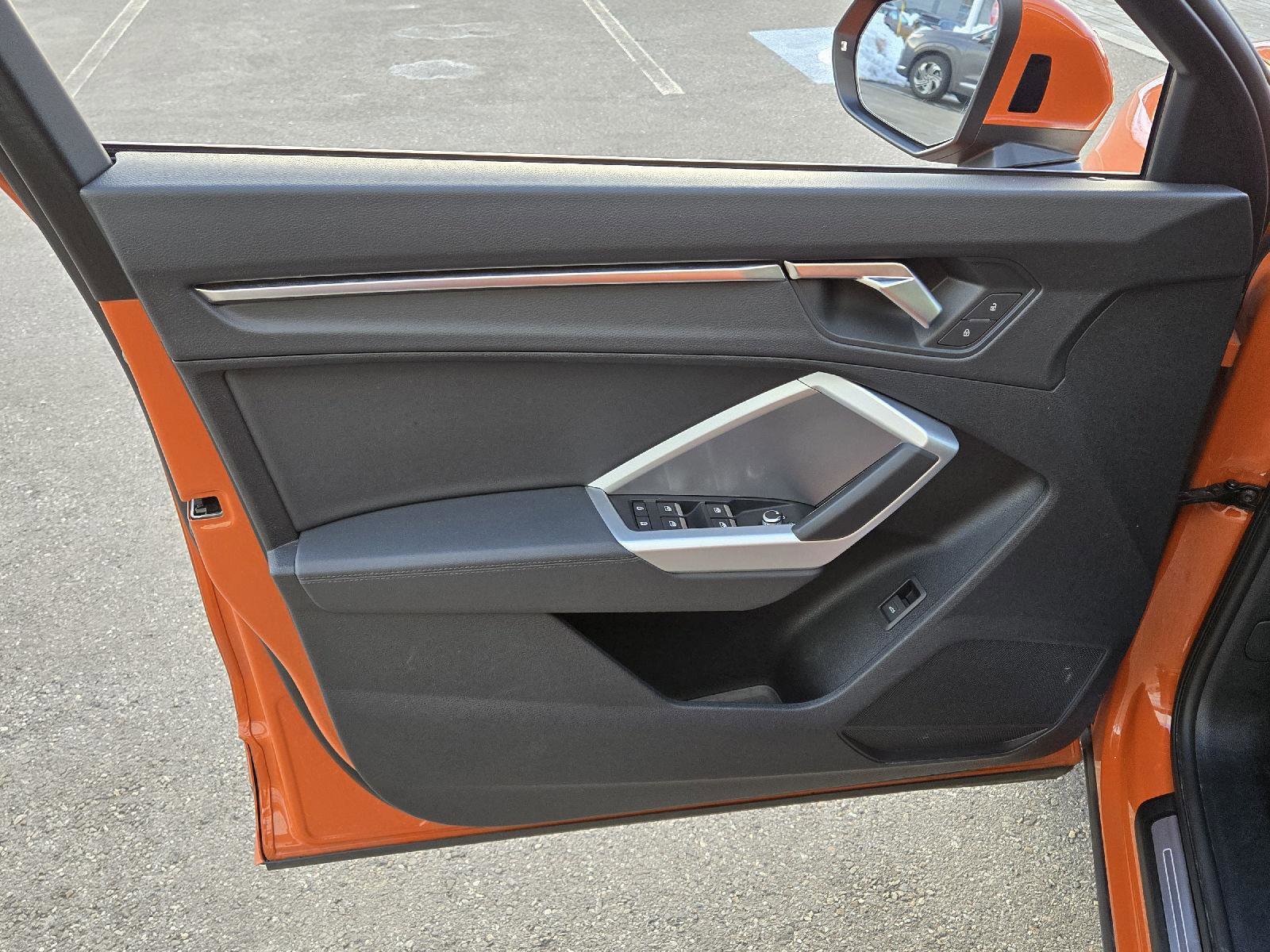 Used 2025 Audi Q3 2.0T Premium image 8