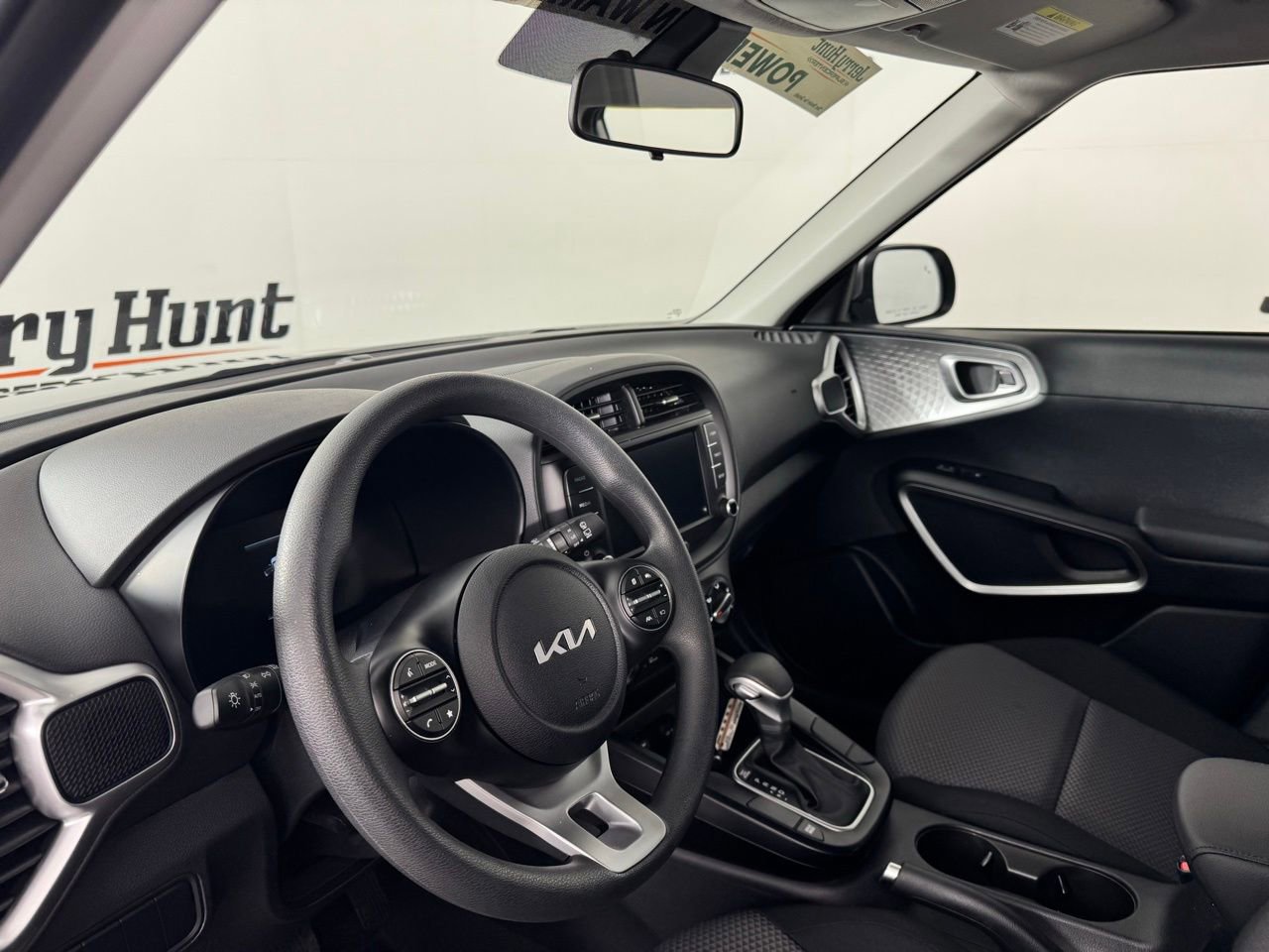 Used 2025 Kia Soul LX w/ LX Technology Package FWD image 16