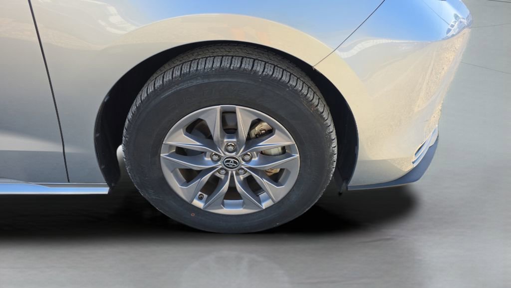 Used 2023 Toyota Sienna XLE image 10