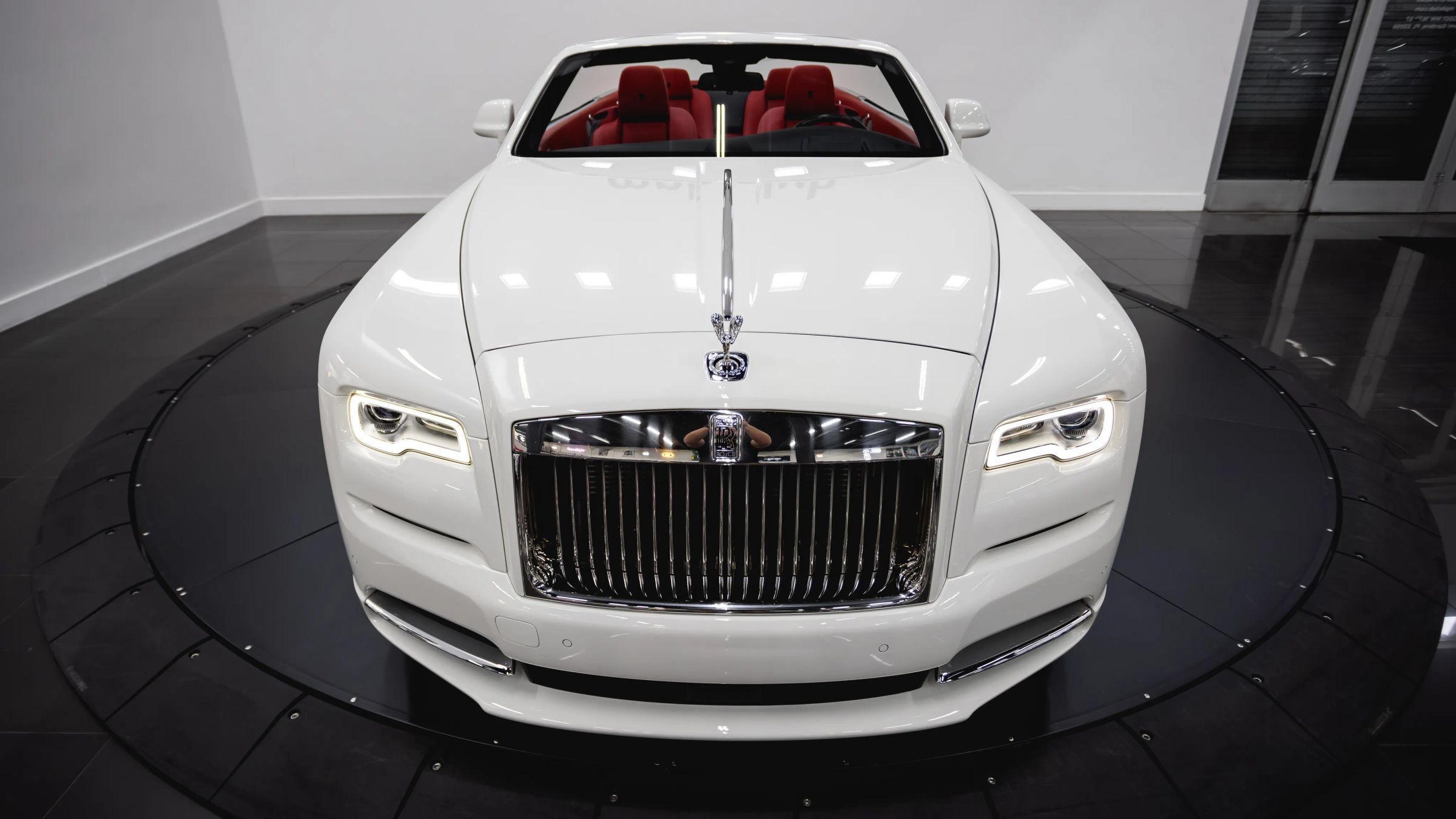 Used 2017 Rolls-Royce Dawn RWD image 27