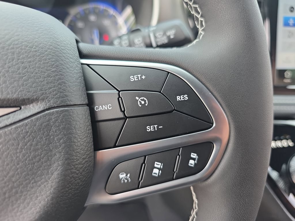 New 2027 Chrysler Pacifica Select AWD/4WD image 20