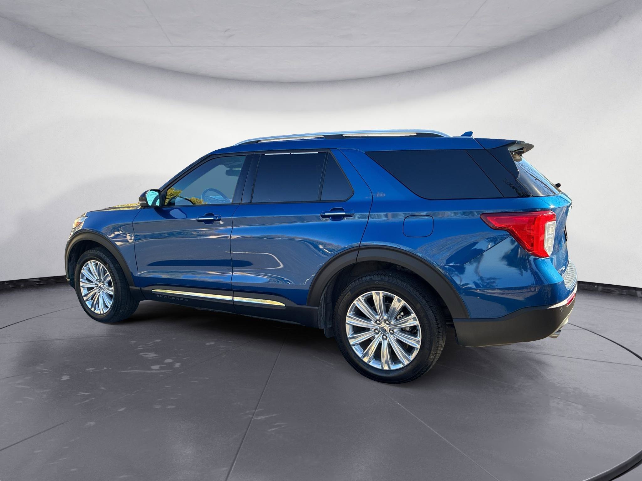Used 2020 Ford Explorer Limited AWD/4WD image 3