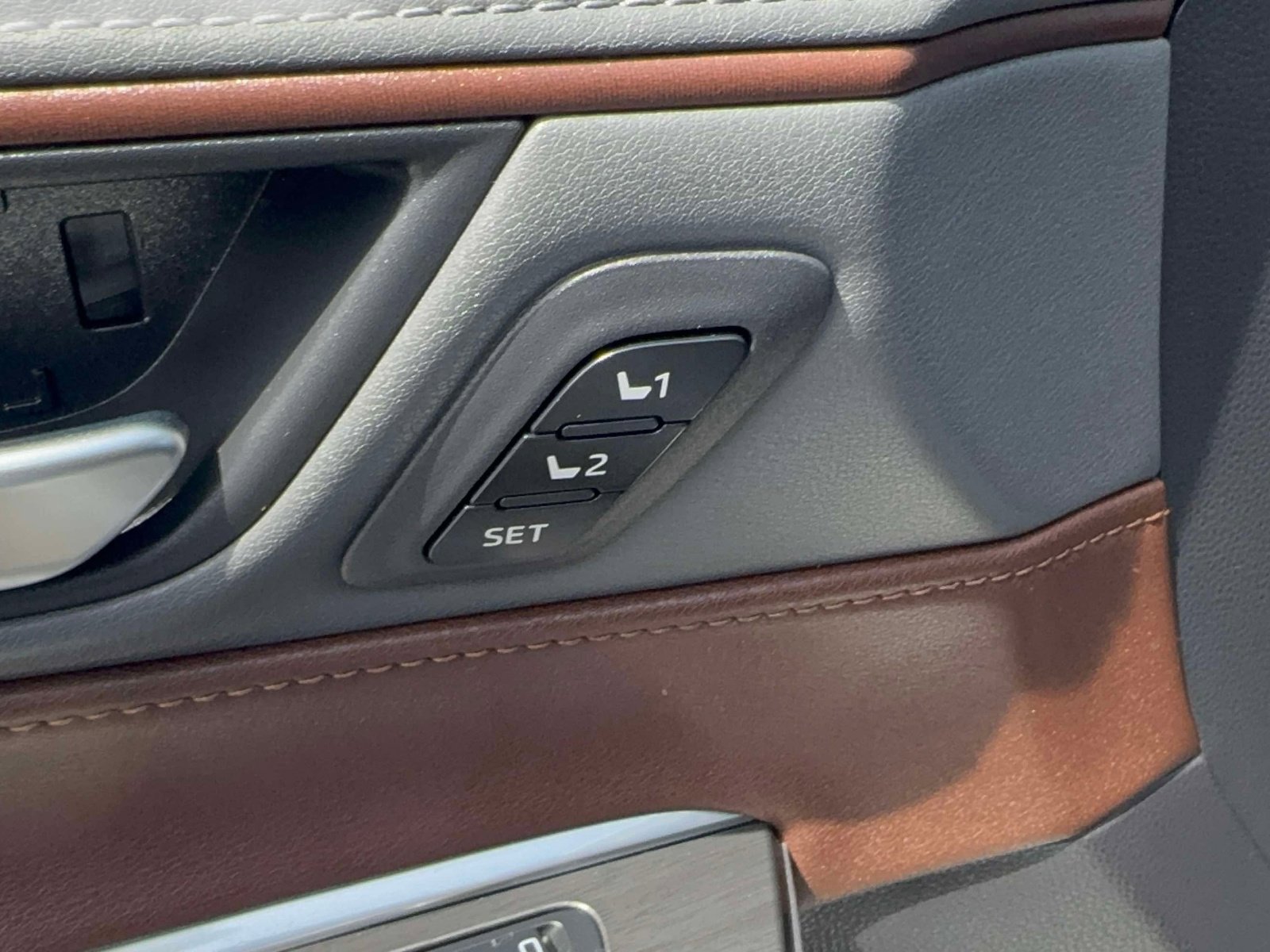 Certified 2023 Toyota Venza Limited AWD/4WD image 17