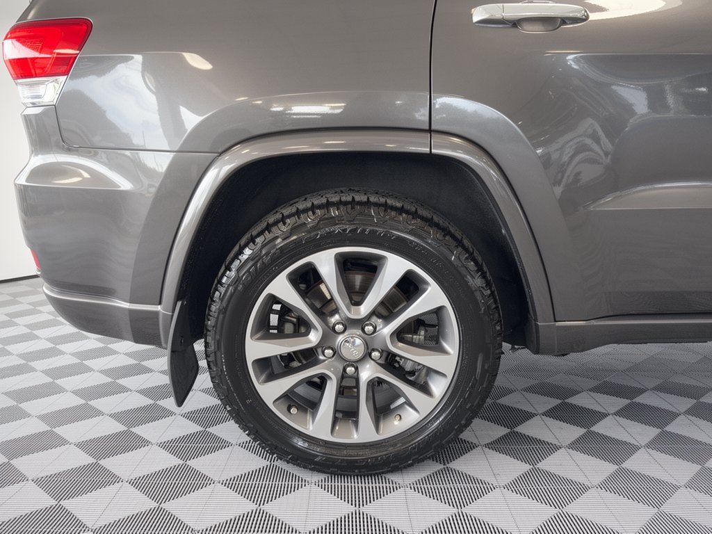 Used 2018 Jeep Grand Cherokee Overland AWD/4WD image 13