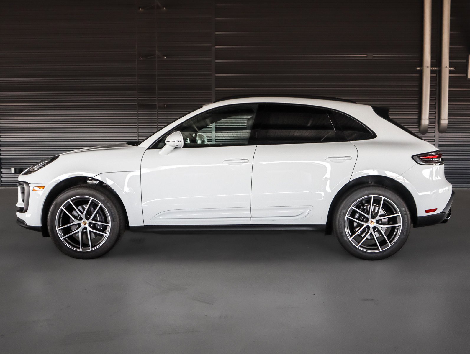 Certified 2026 Porsche Macan AWD/4WD image 2