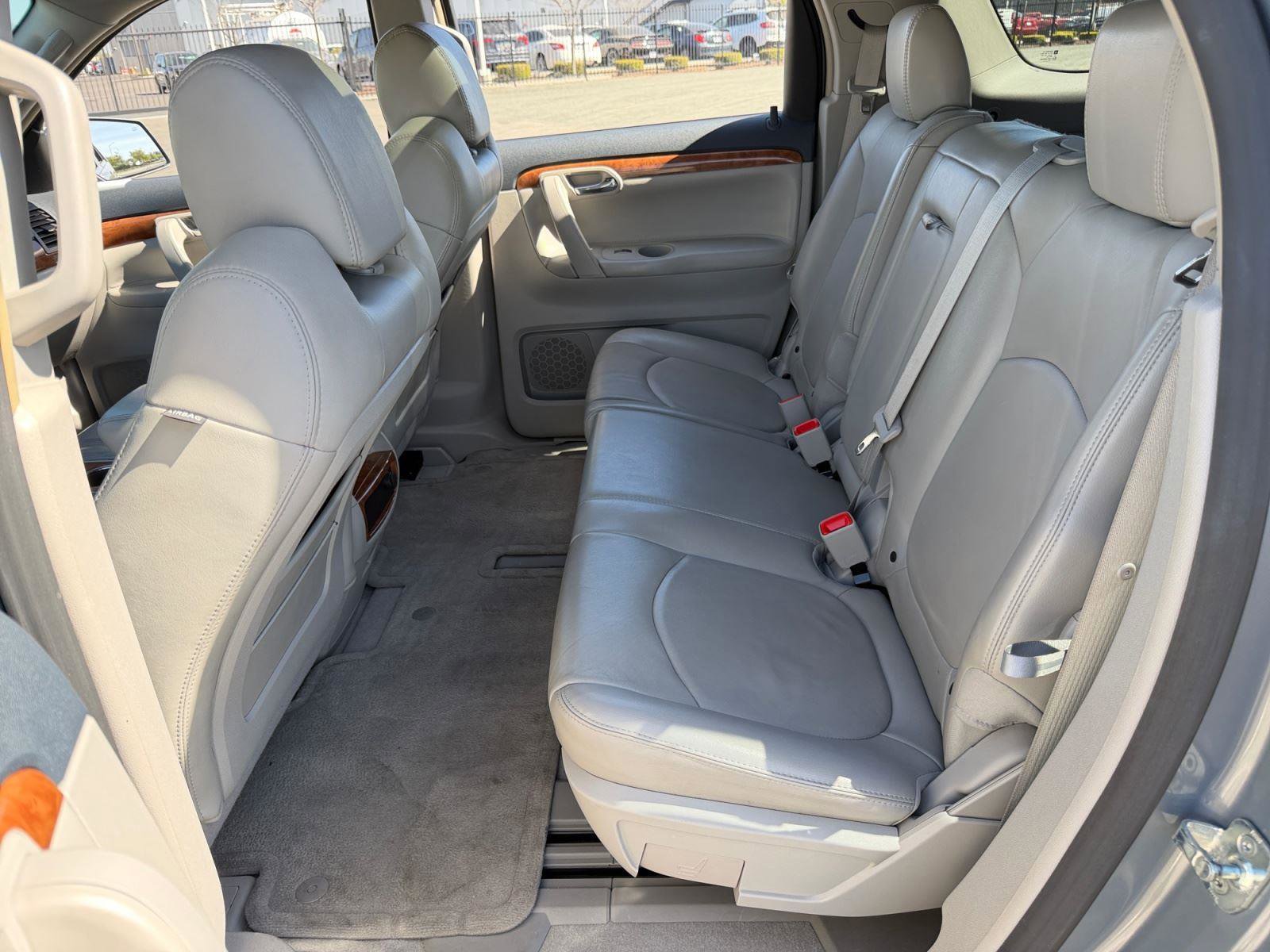 Used 2008 Saturn Outlook XR w/ Premium Trim Package image 18