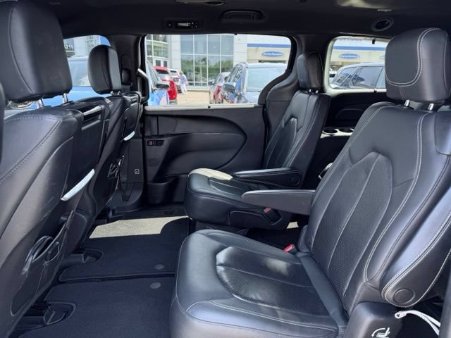 Used 2020 Chrysler Pacifica Touring-L w/ Advanced Safetytec Group AWD/4WD image 23