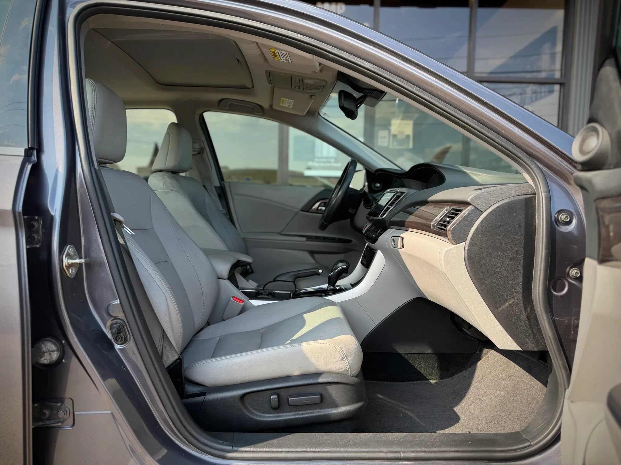 Used 2017 Honda Accord EX-L image 21