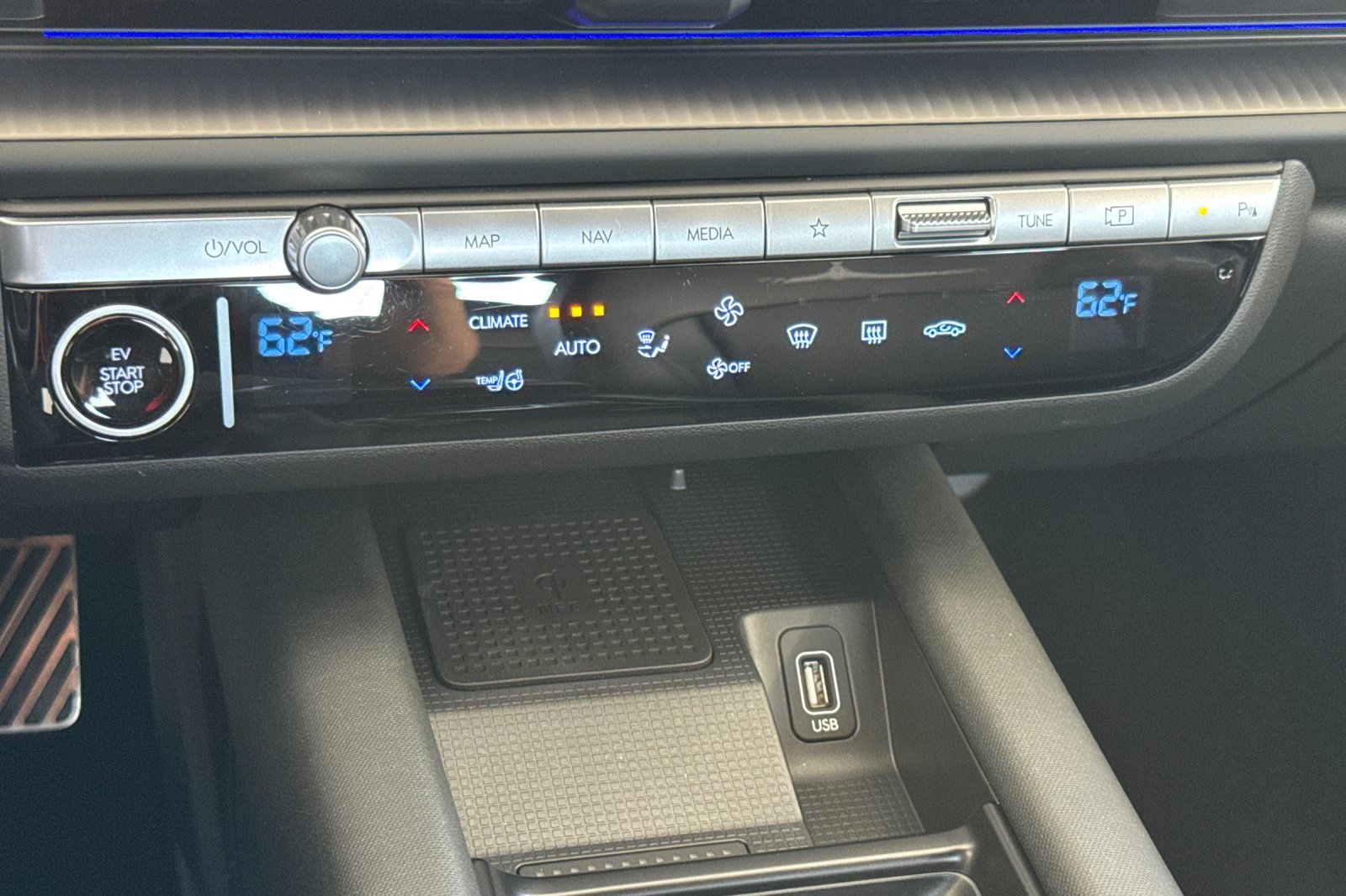Used 2023 Hyundai Ioniq 6 Limited AWD/4WD image 26