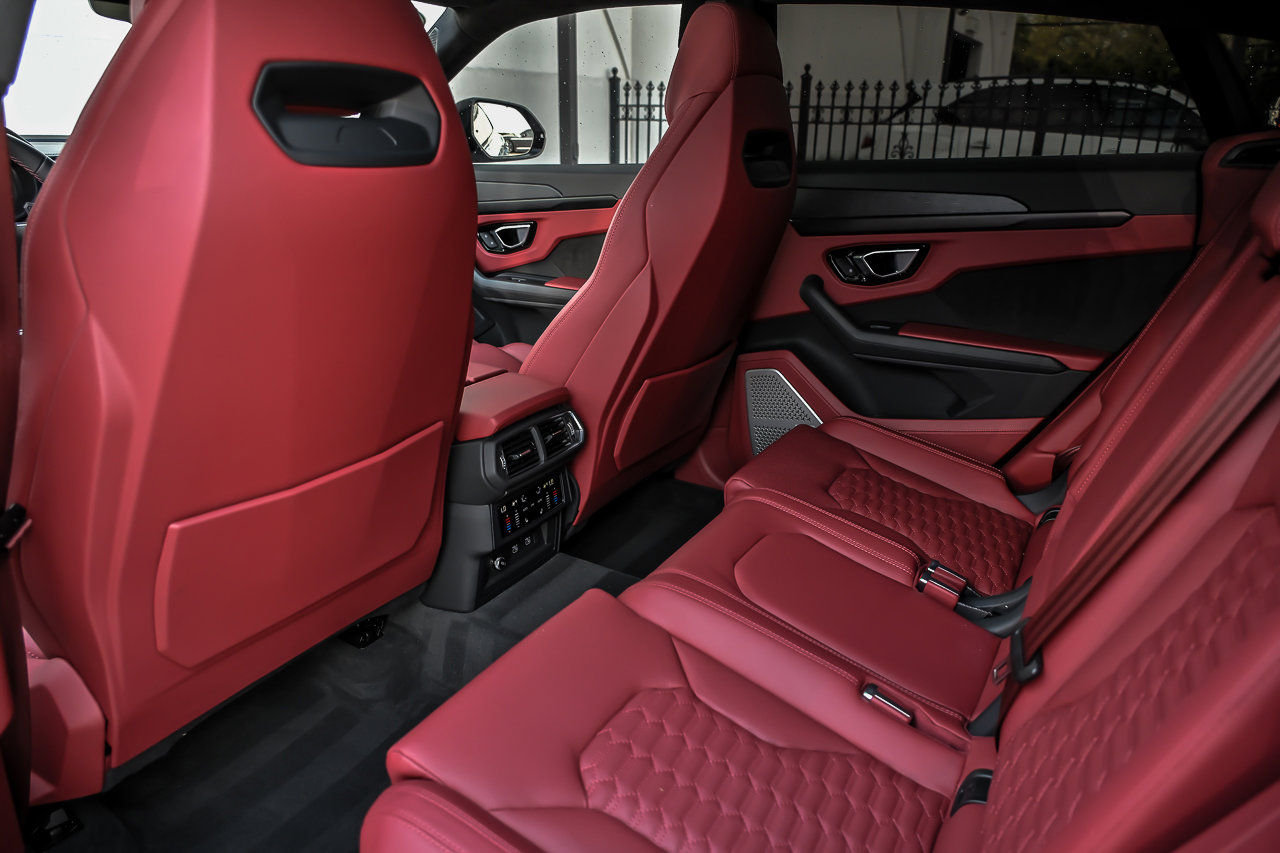 Used 2022 Lamborghini Urus AWD/4WD image 31