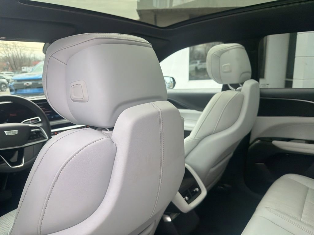 Used 2024 Cadillac Lyriq Luxury image 10