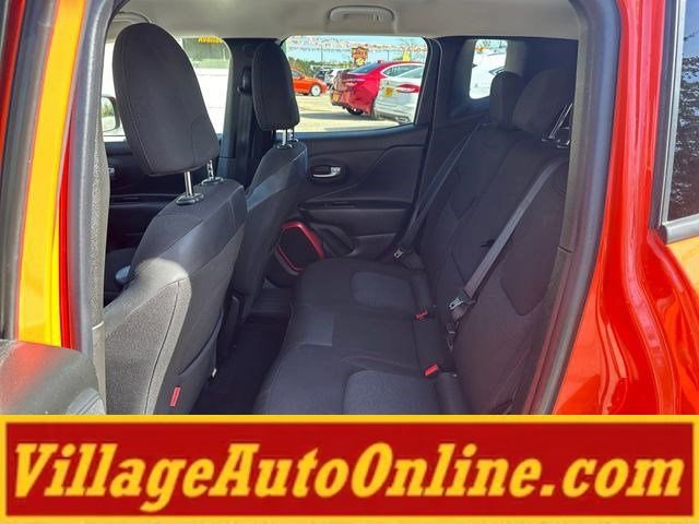 Used 2015 Jeep Renegade Trailhawk w/ Popular Equipment Group AWD/4WD image 31