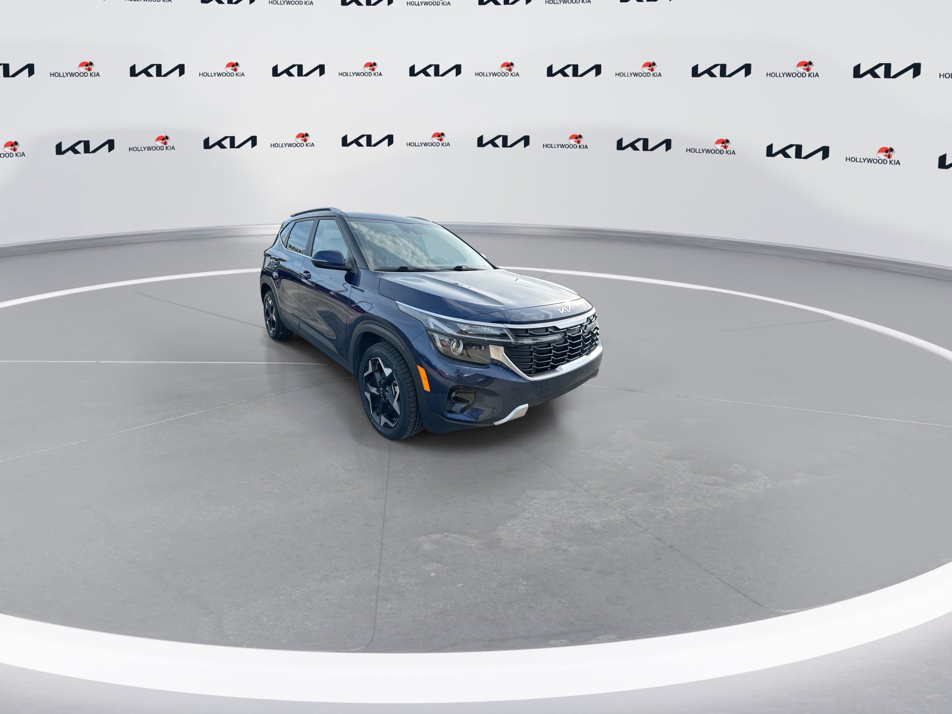 Certified 2024 Kia Seltos EX FWD image 2