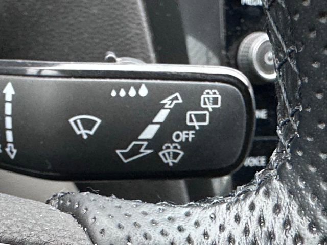 Used 2022 Volkswagen Tiguan SE R-Line image 17