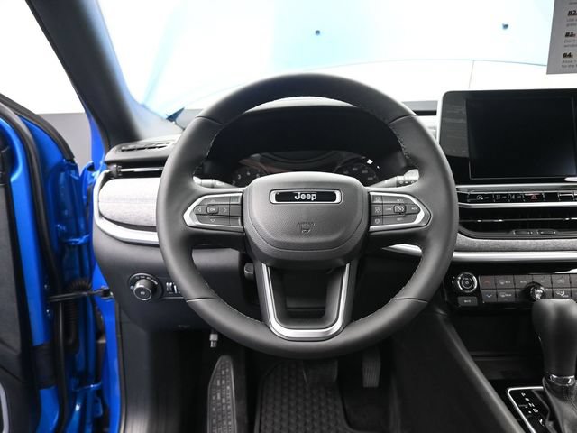 New 2025 Jeep Compass Latitude w/ Sun & Sound Group AWD/4WD image 27