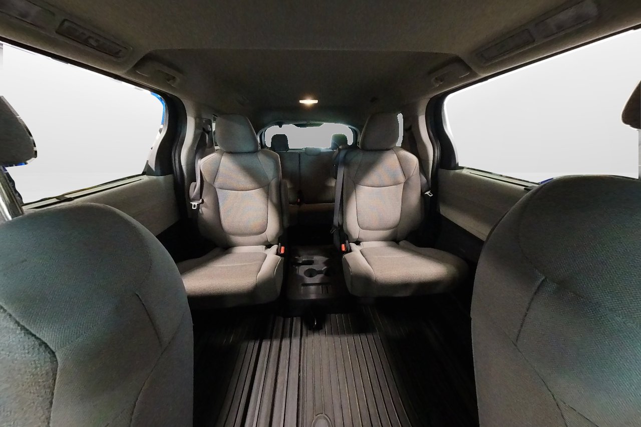 Used 2024 Toyota Sienna LE image 46