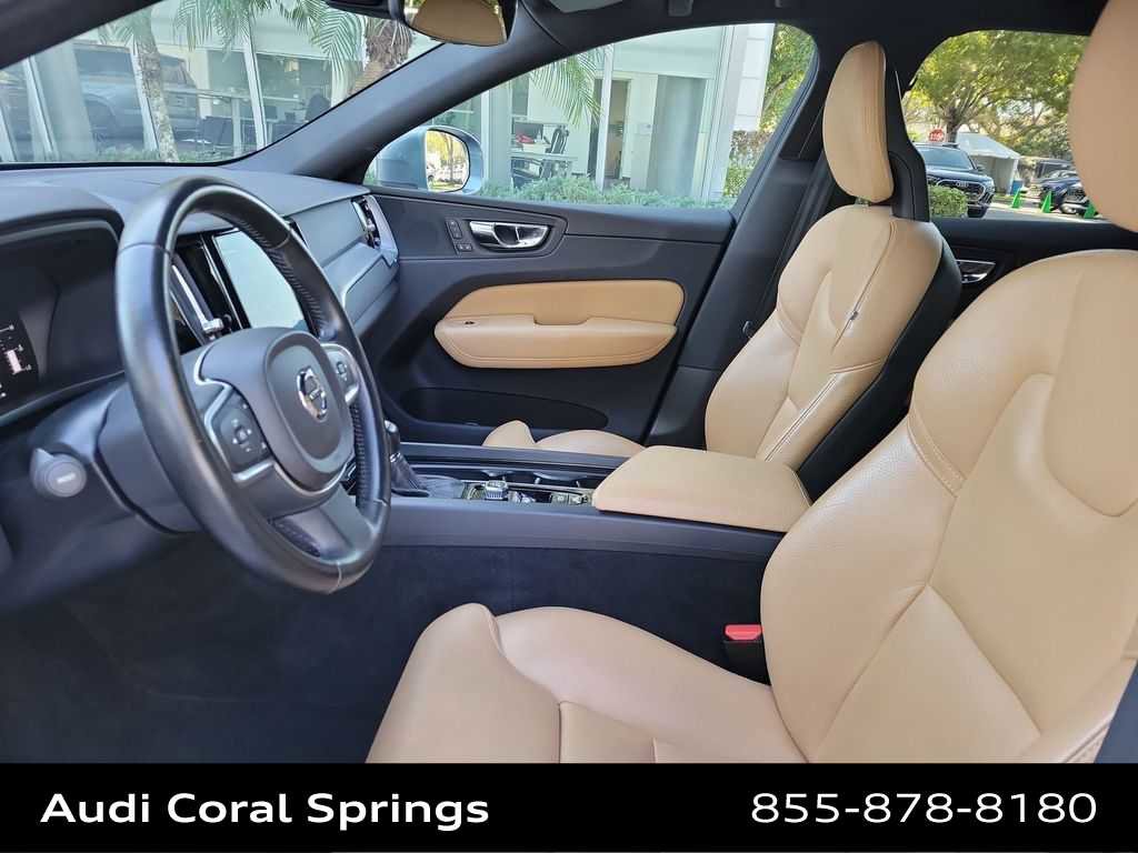 Used 2019 Volvo XC60 T5 Momentum w/ Premium Package image 19