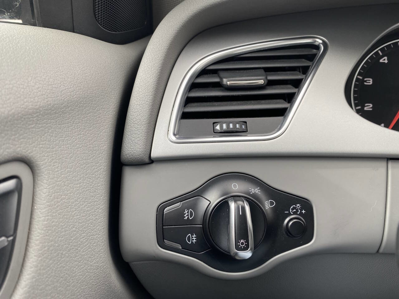 Used 2011 Audi A4 2.0T Premium image 30