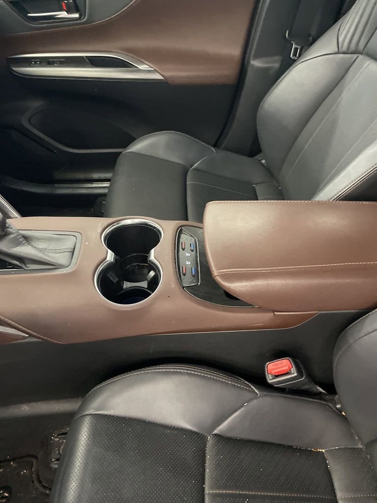 Used 2023 Toyota Venza Limited image 14