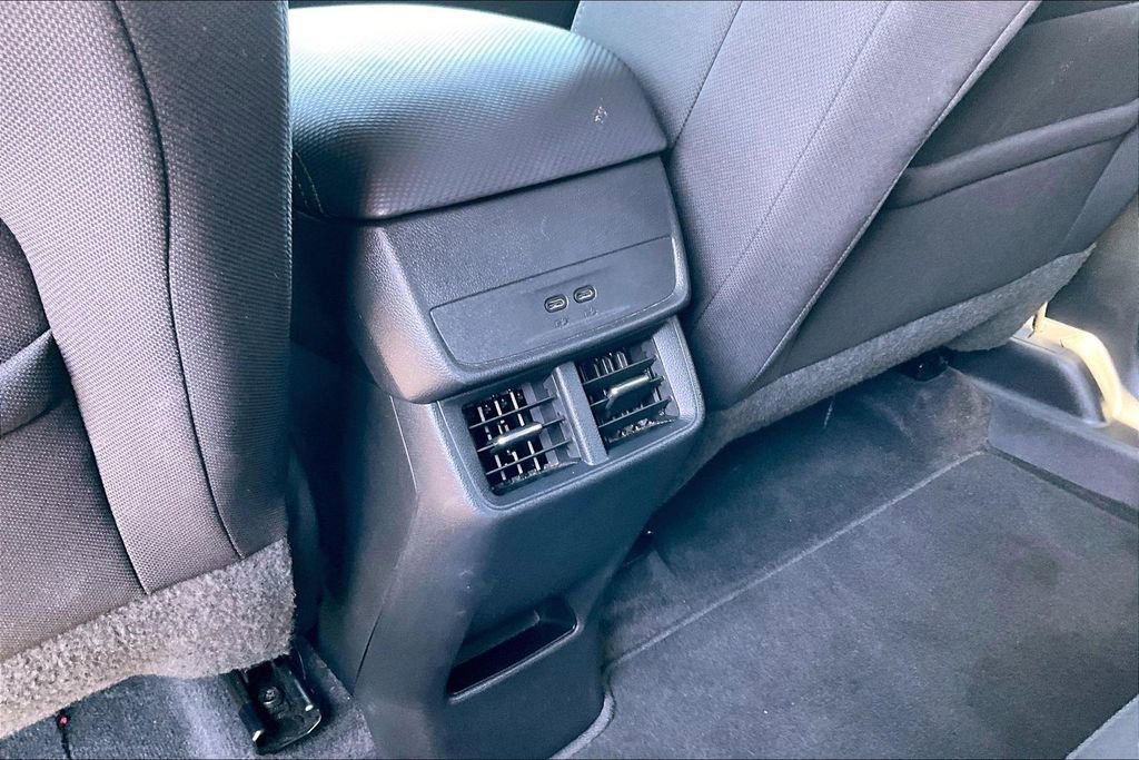 Used 2026 Chevrolet Equinox LT FWD image 32