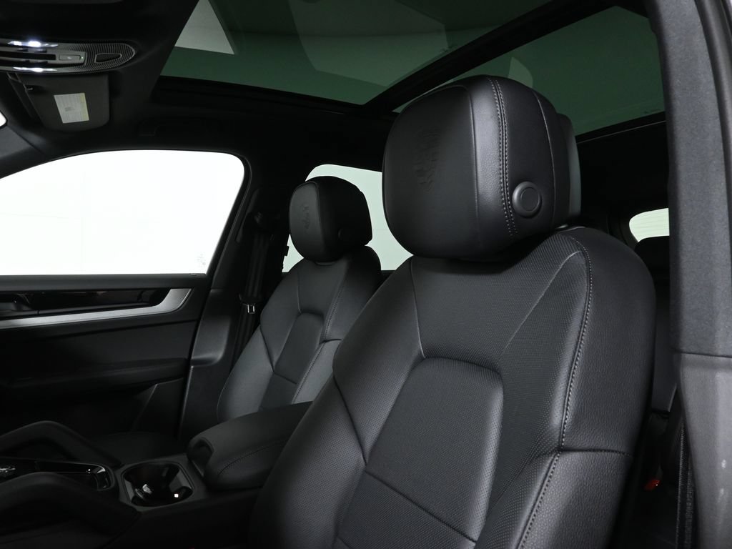 Used 2026 Porsche Cayenne AWD/4WD image 15