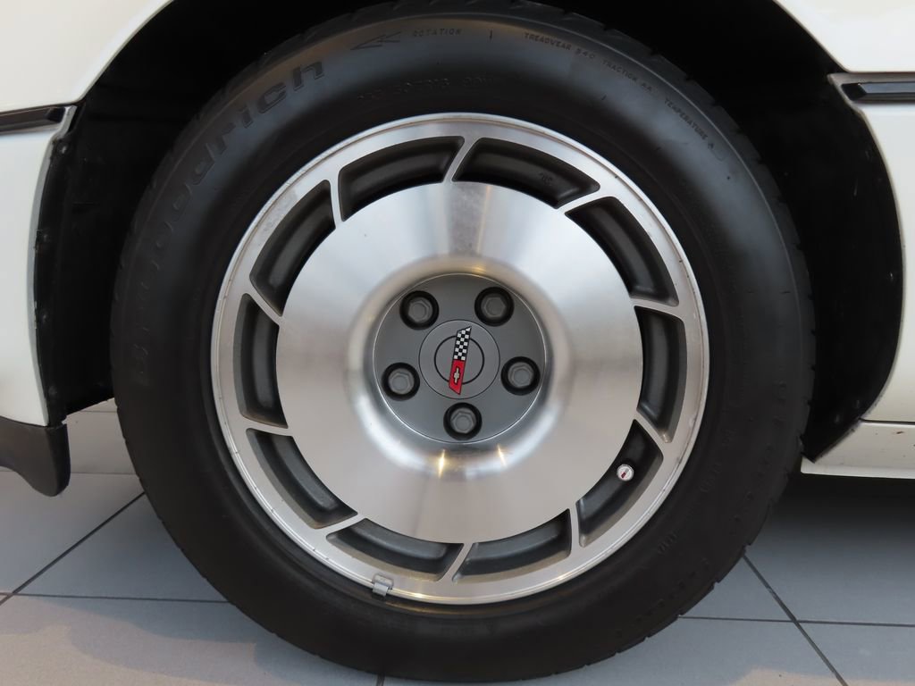 Used 1987 Chevrolet Corvette Convertible image 4