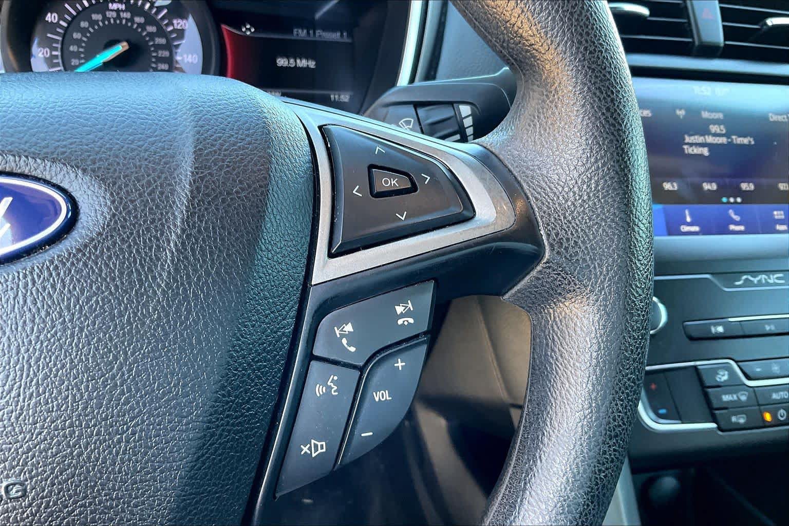 Used 2020 Ford Fusion SE FWD image 25