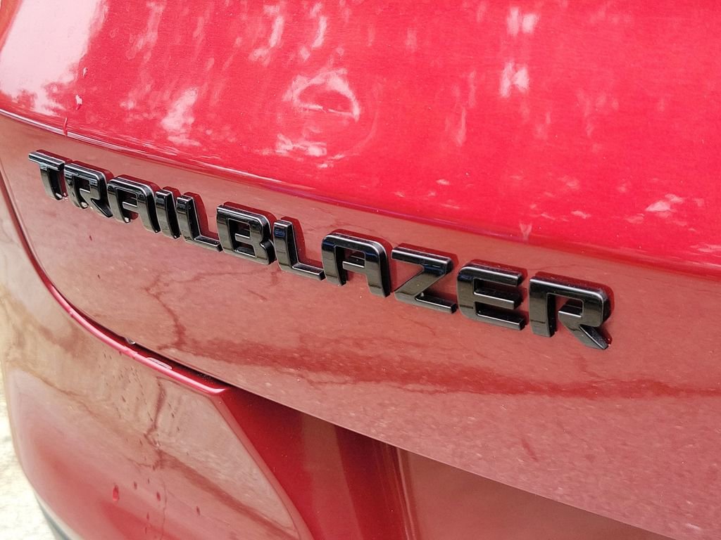 Used 2021 Chevrolet TrailBlazer RS w/ Technology Package FWD image 12